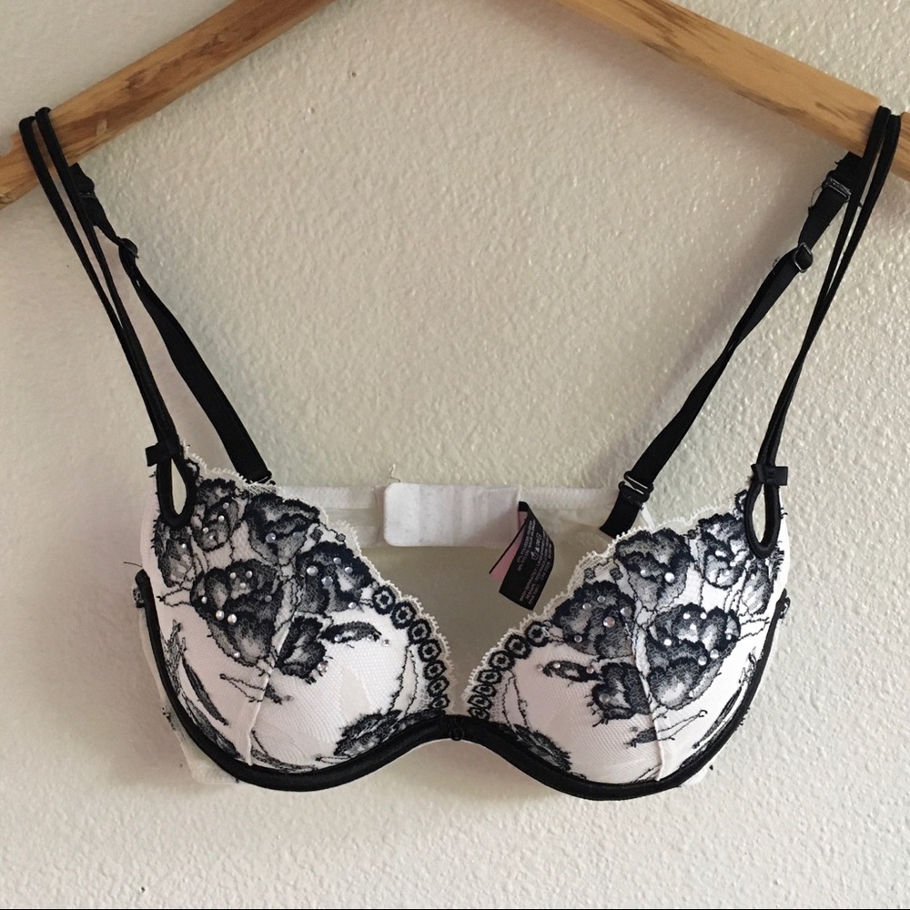 Victoria’s Secret Black White Lace Push Up Bra 32C